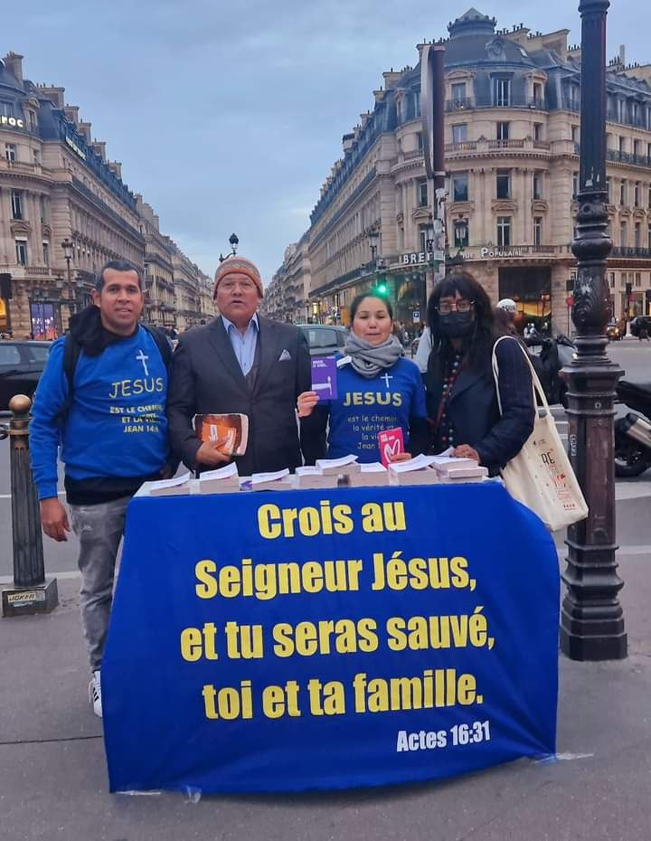 París, Francia con los pastores: Gonzalo Santos y Carla Gnazzo. AMIP EMAG